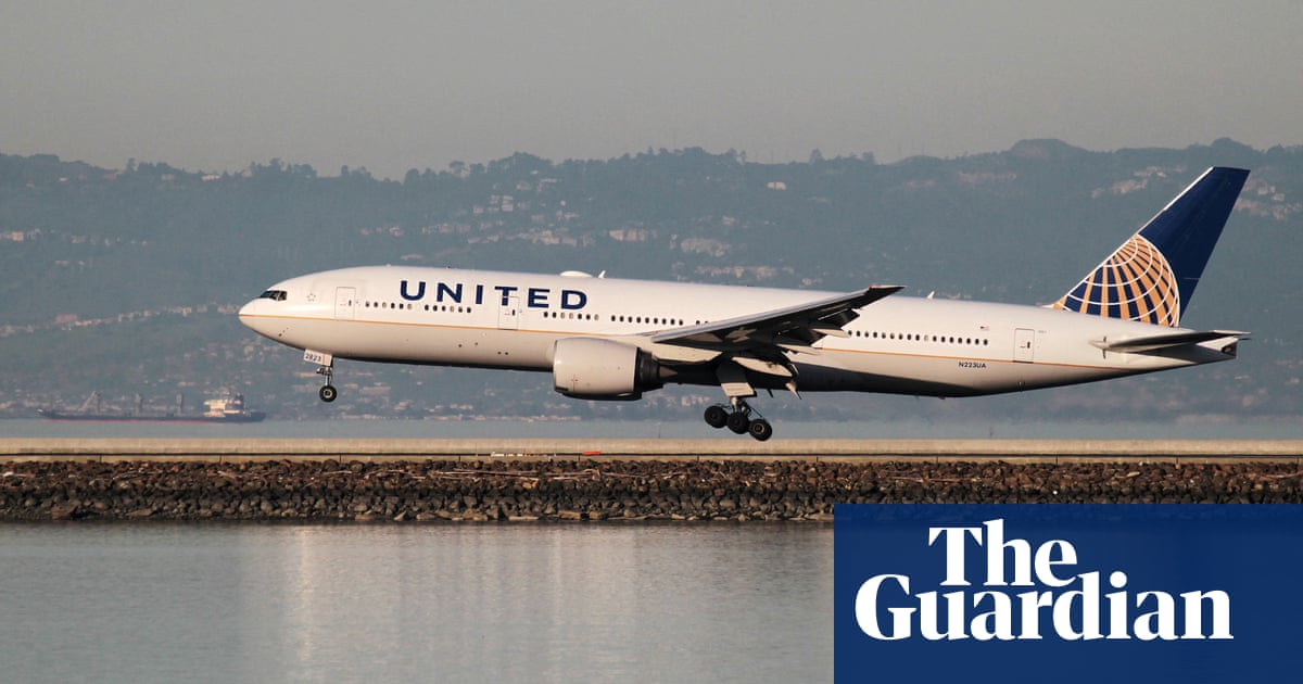 United flight from Hawaii plunged to within 800ft of Pacific Ocean