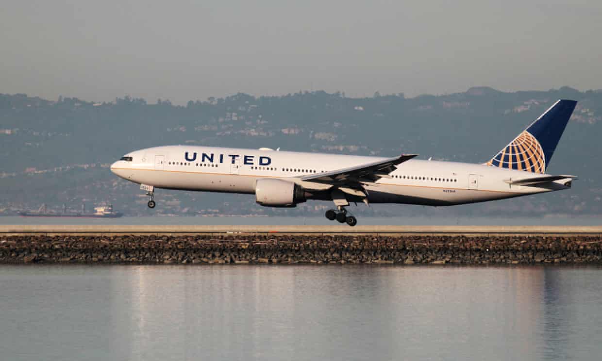 Airliner drops to 900 ft. of Pacific