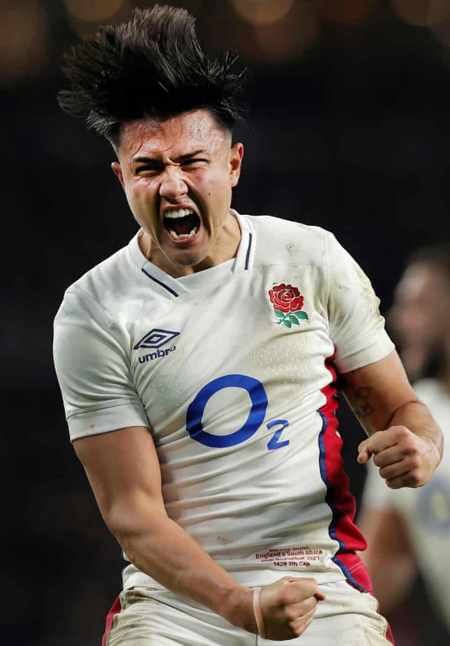 Marcus Smith celebrates on the final whistle after his last minute penalty gave England victory during the England v South Africa Autumn Nations Series international rugby union match at Twickenham Stadium on November 20th 2021.