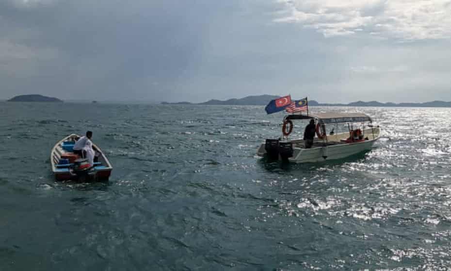 英国男子和儿子在马来西亚海岸潜水后失踪-卫报