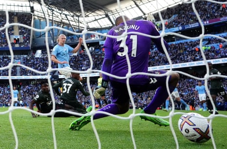 Erling Haaland fires home Manchester City’s fourth goal.