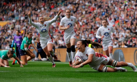 Maddie Feaunati goes over for England's thirteenth try.