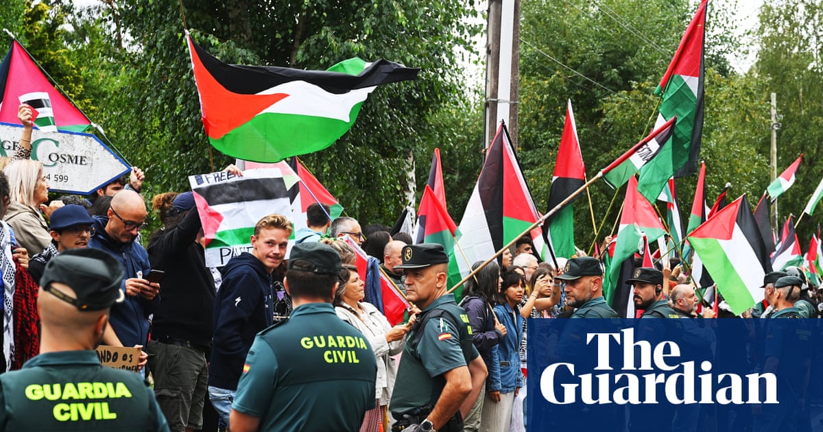 Vuelta a España: Egan Bernal wins stage 16 curtailed by pro-Palestinian protesters