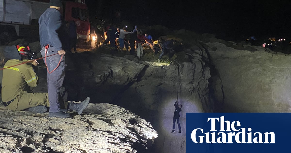At least 16 women dead after boat capsizes off Lesbos