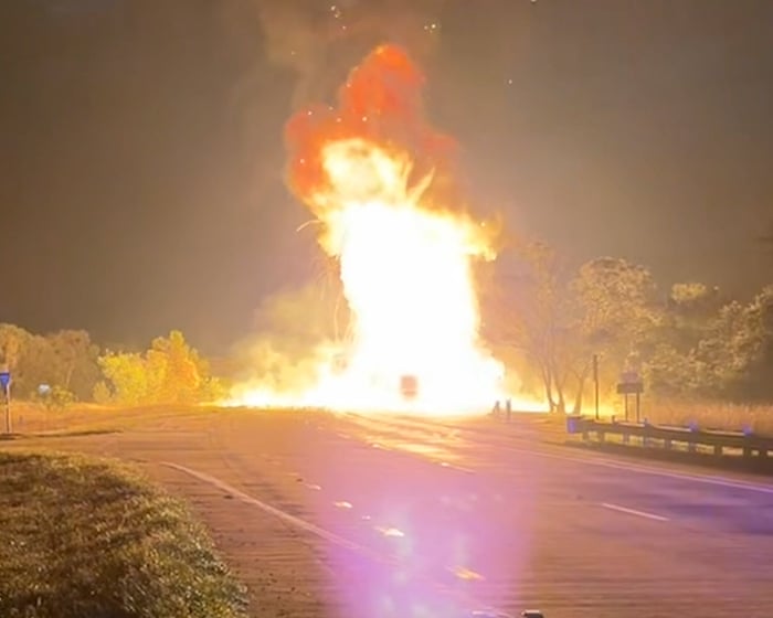 Truck crash on Australia's Hume Highway: vehicles carrying alcohol and butane explode – video