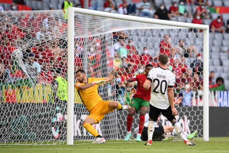 Robin Gosens heads home Germany’s fourth