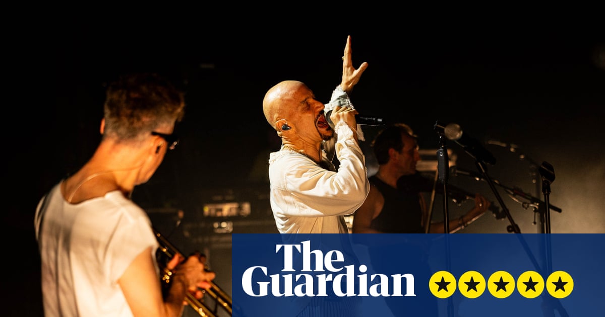 James review – special band still filling arenas with anthems of warmth and humanity