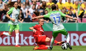 Jill Roord slides into a tackle for Bayern Munich against Wolfsburg during the DFB Cup final in May 2018.