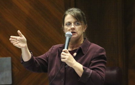 Arizona state senator Kelly Townsend speaks into a microphone.
