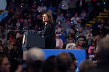 Kamala in front of crowd