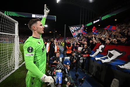 Dean Henderson celebrates with fans
