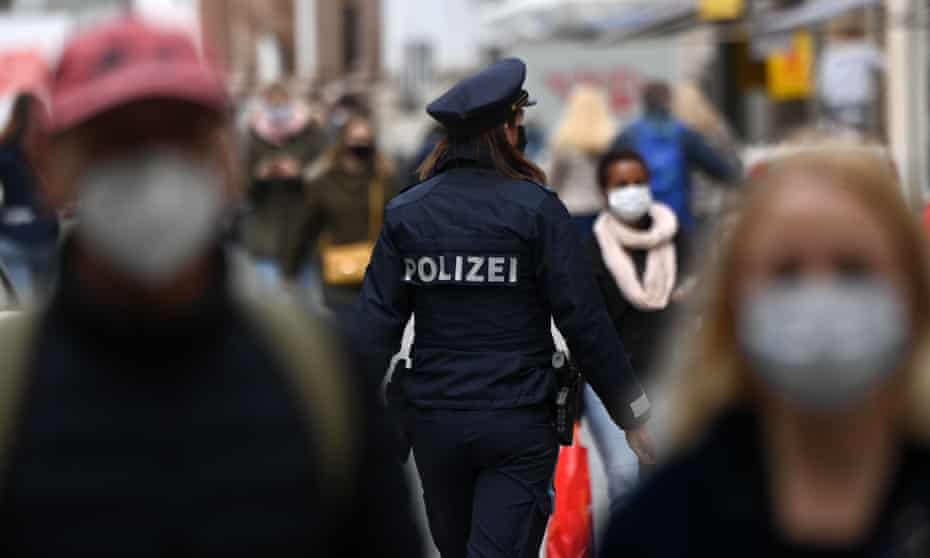 Police check on mask compliance in Munich