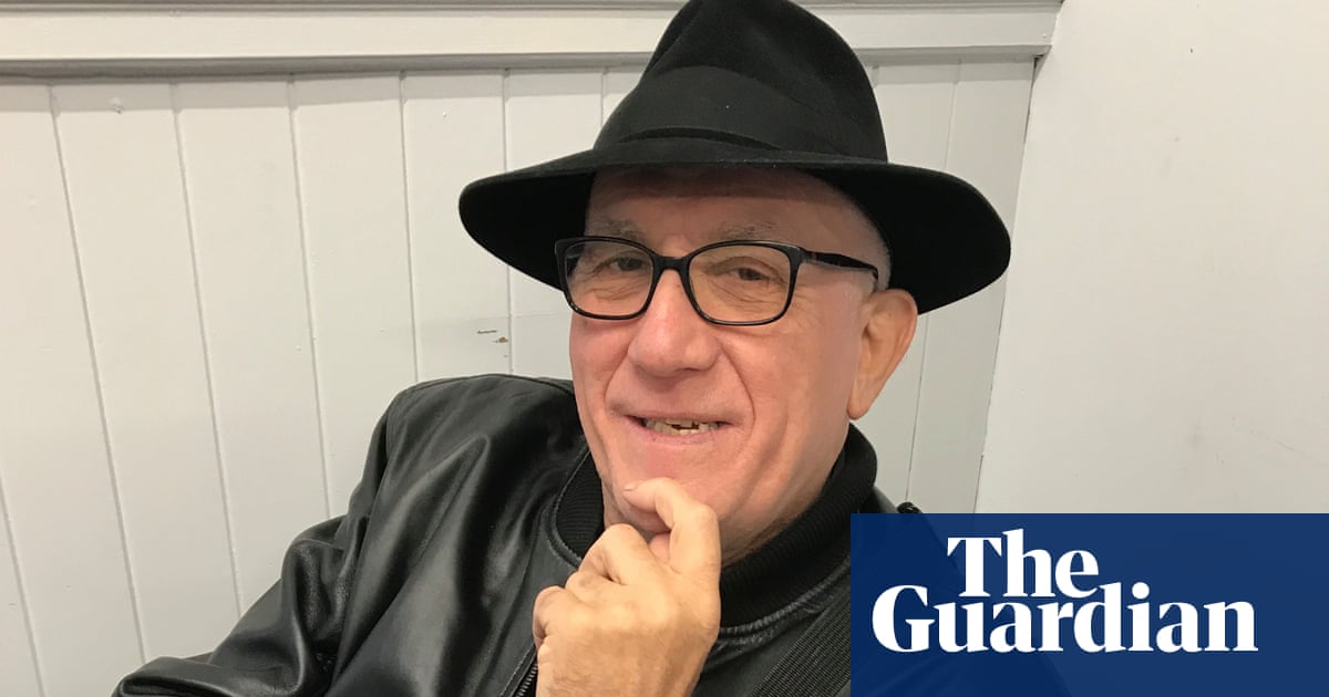 Артистът казва че мрачните стюарди на Тони Алън са се