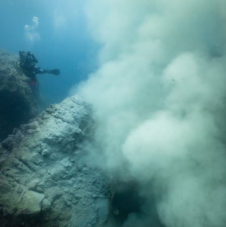 Underwater hot spring eruptions near Japan's Suyao Seamount and Taiwan's Guishan Island