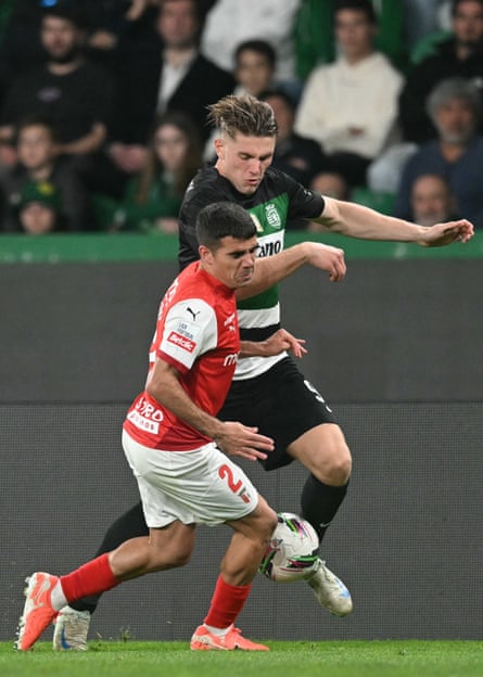 Braga’s Victor Gómez closes down Sporting’s Viktor Gyökeres