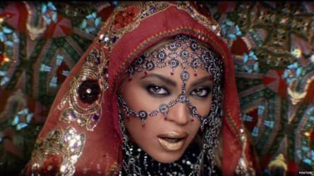 “Rani” Beyoncé plays an alluring Bollywood star in the video.