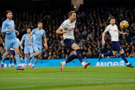 Harry Kane fires the second Tottenham goal.