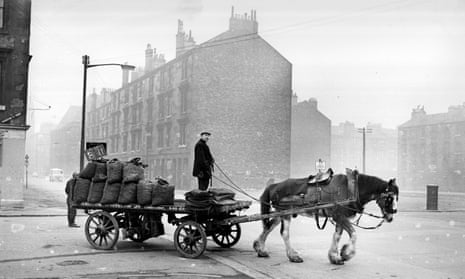 A coal delivery to the Gorbals tenements in Glasgow, circa 1960. Future heat for the city’s homes could be piped from colliery tunnels below.