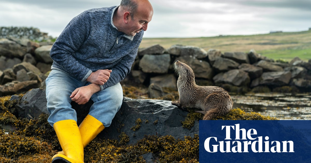 Unlikely Friendship: A Man and an Otter’s Bond in Shetland Documented by National Geographic Unlikely Friendship: A Man and an Otter’s Bond in Shetland Documented by National Geographic