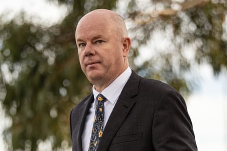 Simon Patterson, Erin’s estranged husband.