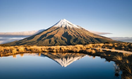 Yeni Zelanda Taranaki Dağı Manzarası - 22 Haziran 2021<br>Zorunlu Kredi: Fotoğraf Xinhua/REX/Shutterstock (12164005c) 22 Haziran 2021'de çekilen fotoğraf, Yeni Zelanda'daki Taranaki Dağı'nın bir görünümünü gösteriyor.  Yeni Zelanda Taranaki Dağı Manzarası - 22 Haz 2021