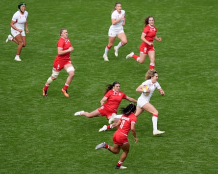 England’s Ellie Kildunne in full flow for her try