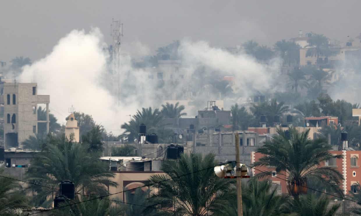 Israel and Hamas fight house-to-house battles across Gaza (theguardian.com)