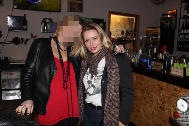 Maria Adela Kuhfeldt Rivera with blond hair in a bar with a friend whose face is blurred out.