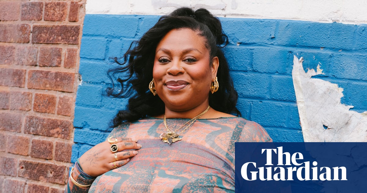Κριτική Queenie Is Working On It από την Candice Carty-Williams – μια έξυπνη συνέχεια ενός μπεστ σέλερ