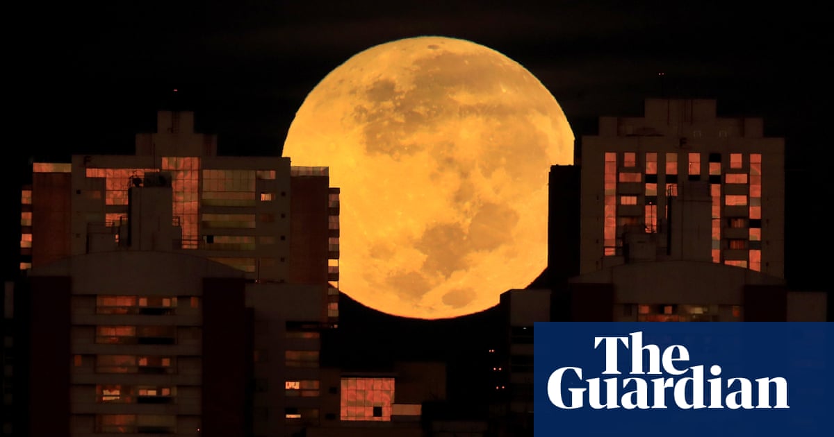 Super Blood Moon And Lunar Eclipse Light Up Skies Around The Globe In Pictures Art And Design The Guardian Super Blood Moon And Lunar Eclipse Light Up Skies Around The Globe In Pictures Art And Design The Guardian