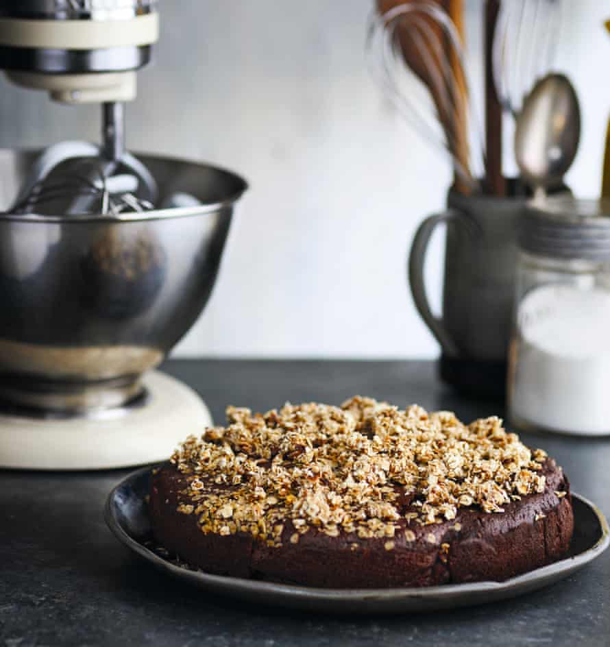 Stout and chocolate cake with toasted oats.