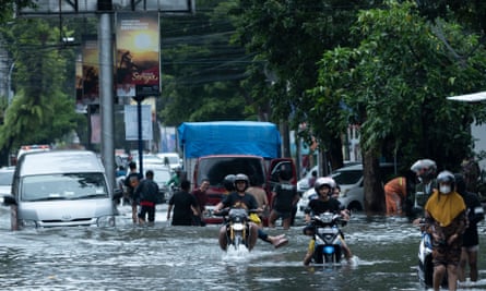 Floods in Makassar City, South Sulawesi, Indonesia, on Monday.