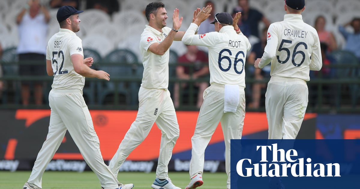 Jimmy Anderson strikes late but South Africa remain in hunt against England