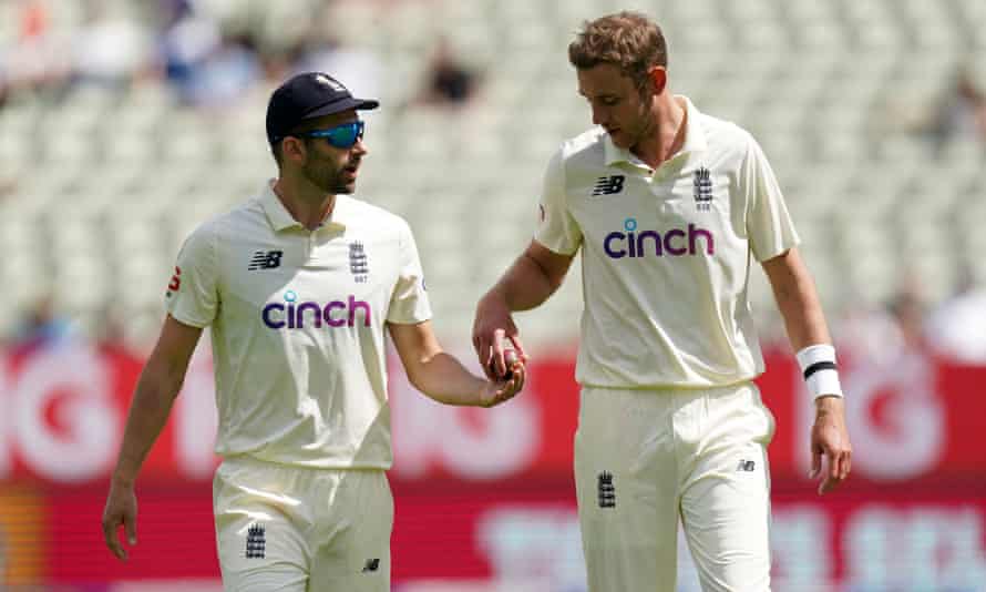 Stuart Broad (right) with Mark Wood