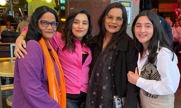 From left to right: Saman Shad’s aunt, Saman Shad herself, her mother and her daughter.