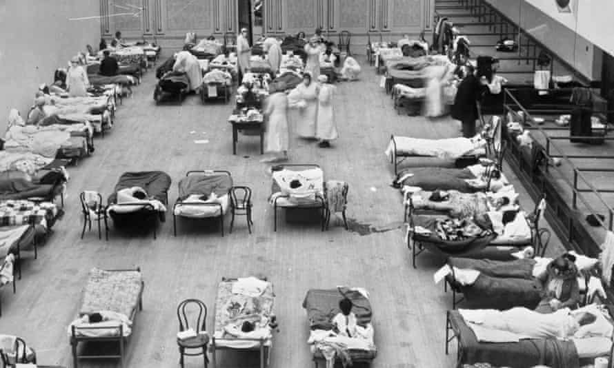 Volunteer nurses from the American Red Cross tend to influenza patients in 1918