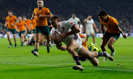 Ollie Sleightholme scores England’s third try