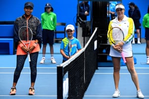Japan’s Naomi Osaka (L) and Russia’s Anastasia Pavlyuchenkova pose for pictures before their women’s singles match.