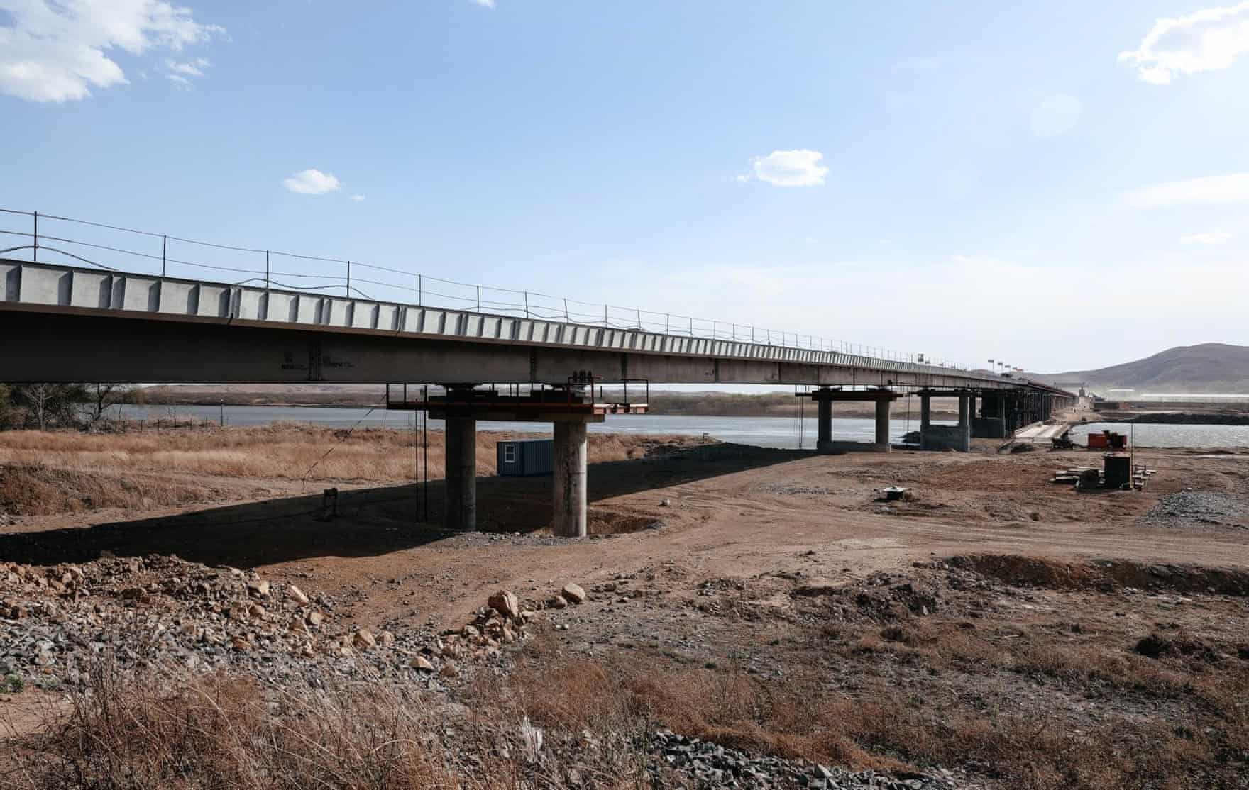 The bridge over the river