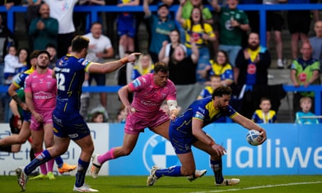 Warrington’s Toby King scores his side's third try during their 20-8 victory over Hull KR.