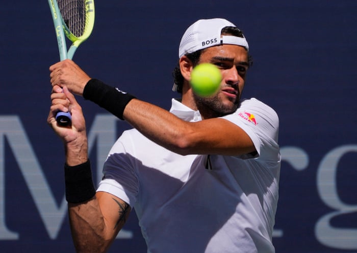 Matteo Berrettini on his way to winning the first set.