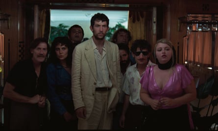 Josh O’Connor with his tomb plunderers in La Chimera
