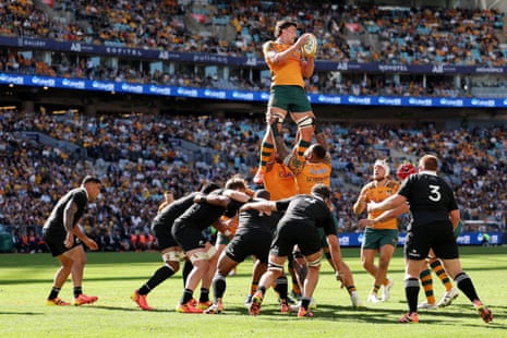 Jeremy Williams takes the ball from a lineout