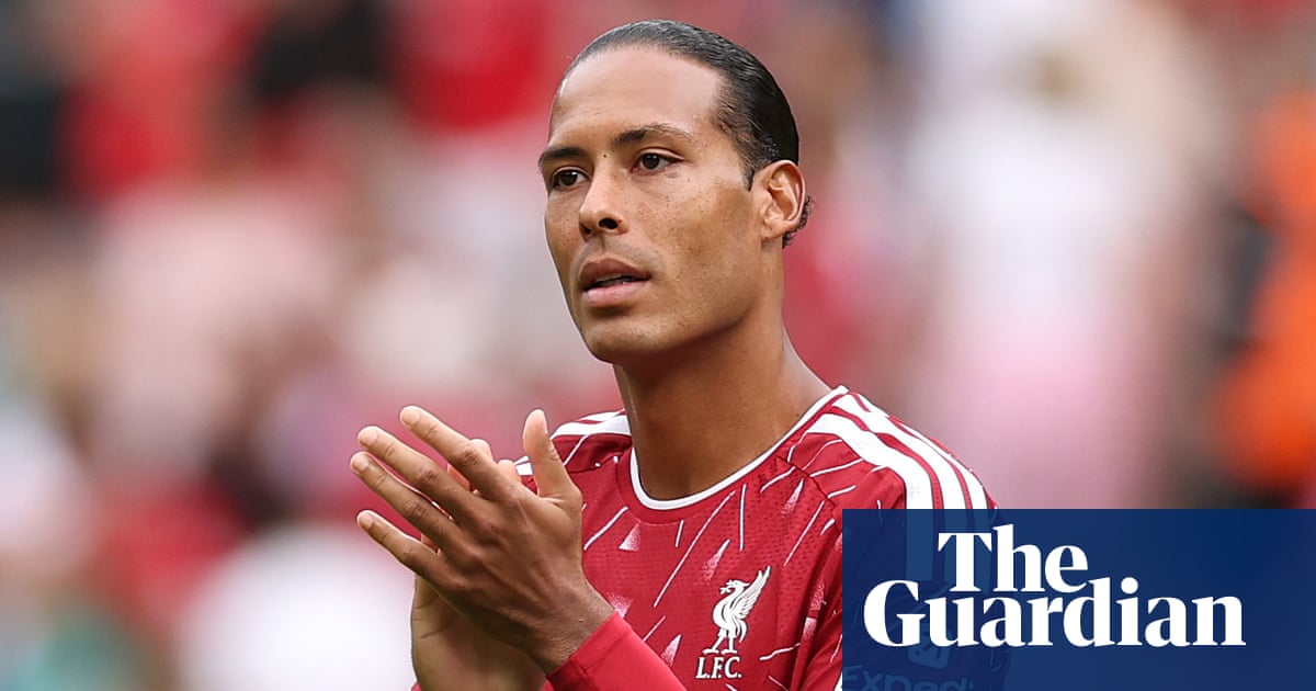 Van Dijk welcomes Araújo as Liverpool close in on loan deal