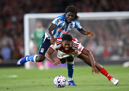 Caleb Yirenkyi challenges Arsenal's Myles Lewis-Skelly on his Coventry debut