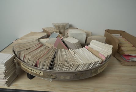 Carousel of filing cards placed on a table