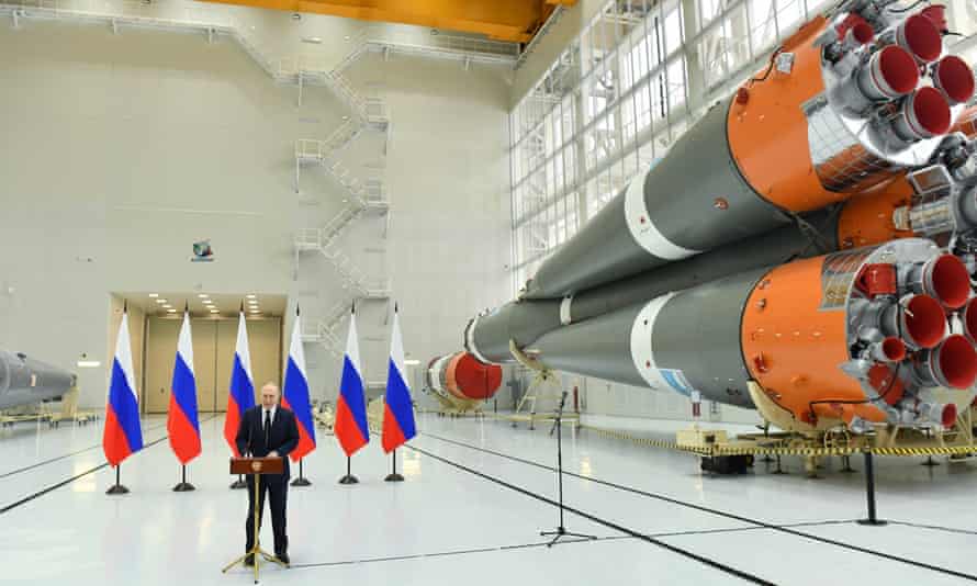 Vladimir Putin faz um discurso durante sua visita ao cosmódromo de Vostochny, no extremo leste da Rússia