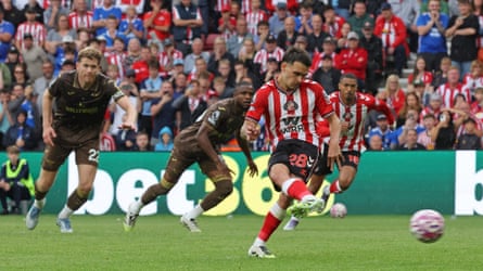 Enzo Le Fée converts from nan punishment spot for Sunderland against Brentford.