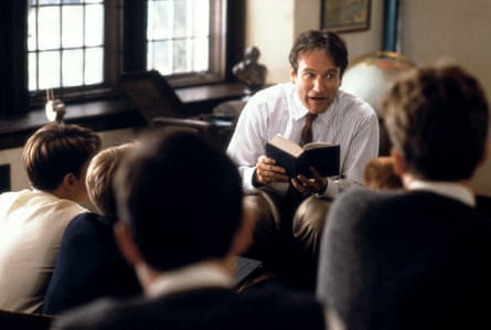 Robin Williams looks animated as he reads to boys in a classroom.
