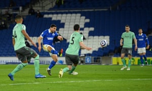 Neal Maupay goes close for the Seagulls.